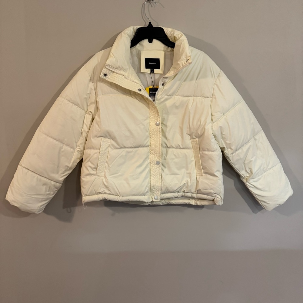 Express ✨NWT✨Women’s Cream Puffer Jacket
